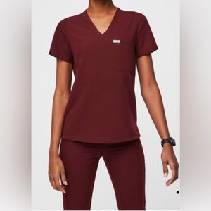 Wear Figs Burgundy Catarina scrub top XS